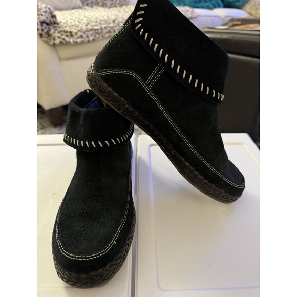 Sz 6 Ugg Varney Black Suede Women’s Ankle Booties Whip Stitched - Picture 2 of 11